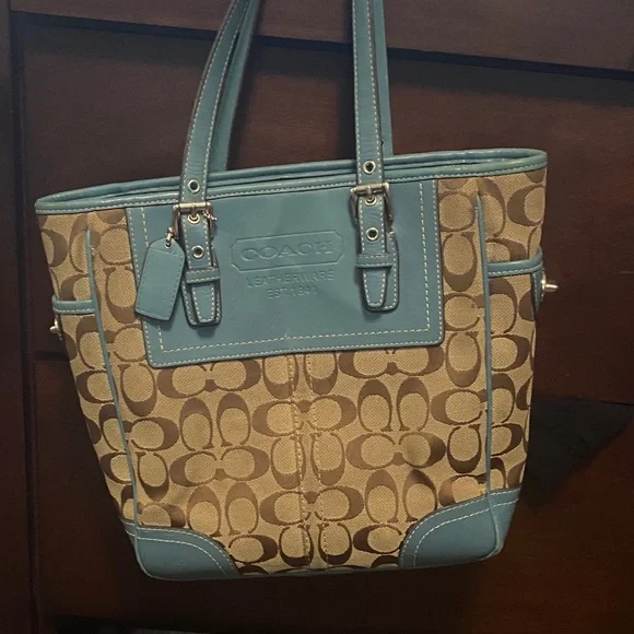 Authentic Signature Coach Tote - Picture 1 of 7